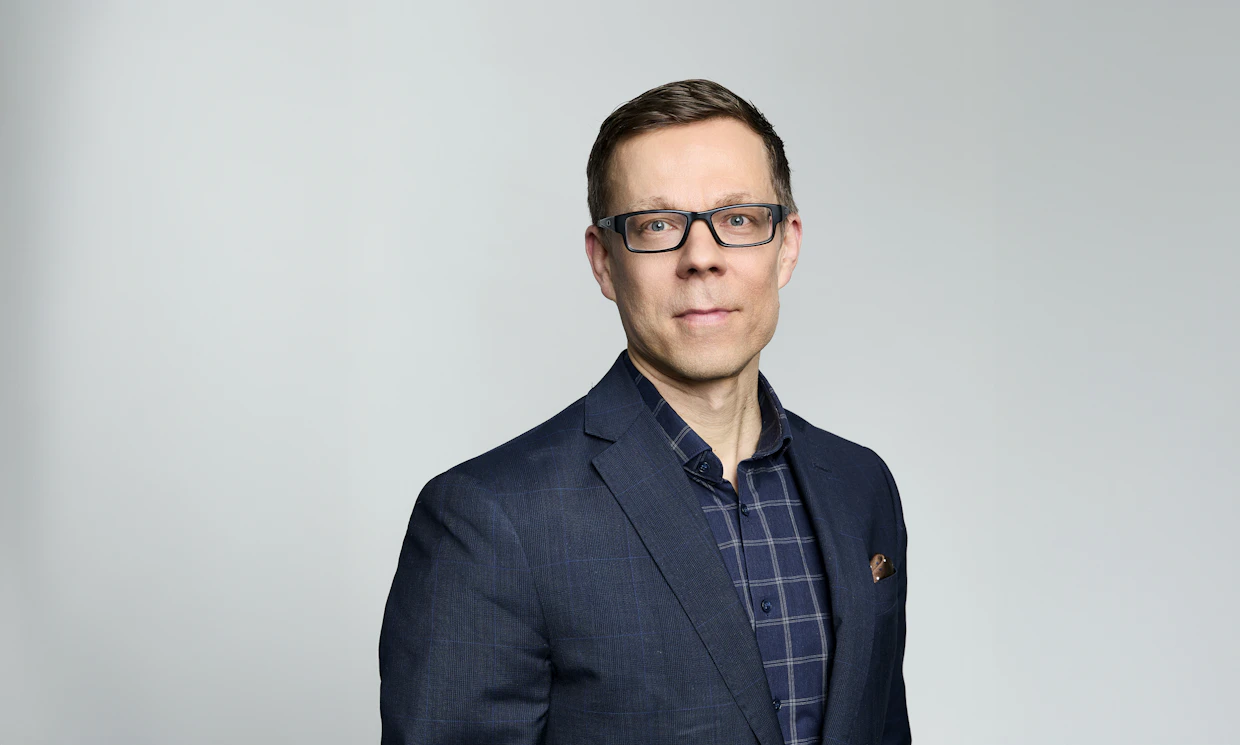 Digitalisaatiojohtaja Ville Kinnunen kertoo, että S-ryhmä pyrkii tekemään tekoälyllä asiakkaan arjesta entistä helpompaa.