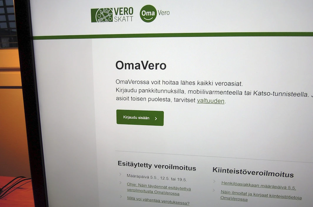 Esitäytetyn veroilmoituksen voi tarkistaa ja täydentää Omavero-palvelussa. LEHTIKUVA / Ritva Siltalahti.