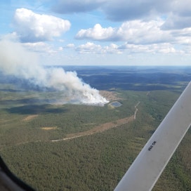 Metsäpalojen lentotähystyksellä pyritään ehkäisemään maastopalojen leviämistä.