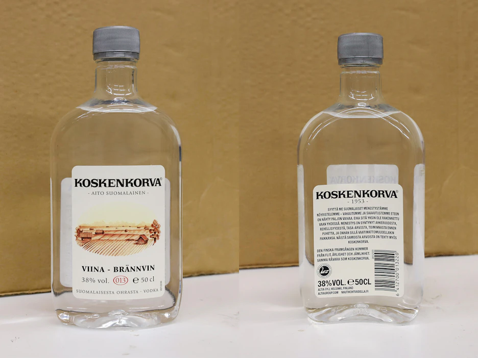 Väärennetyissä Koskenkorva-pulloissa on harmaanvärinen korkki eikä etiketissä ole panttimerkintöjä.