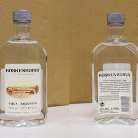 Väärennetyissä Koskenkorva-pulloissa on harmaanvärinen korkki eikä etiketissä ole panttimerkintöjä.