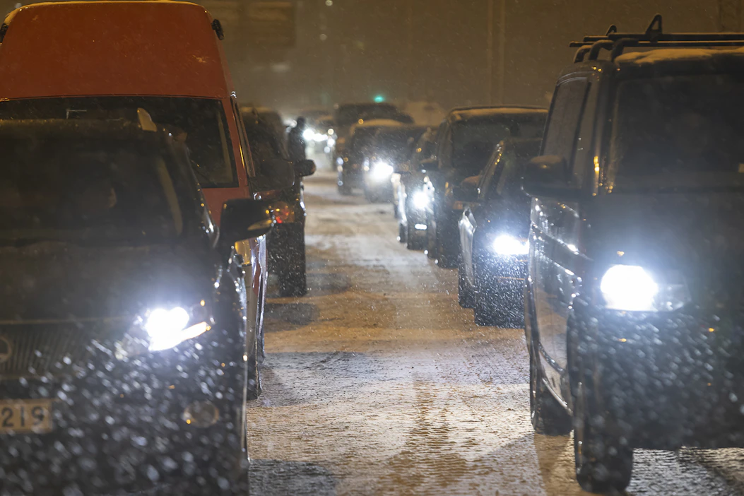 Maasta poistuva liikenne on ruuhkautunut Niiralan rajanylityspaikalla Pohjois-Karjalan rajavartioston mukaan. Kuva on Vaalimaalta.