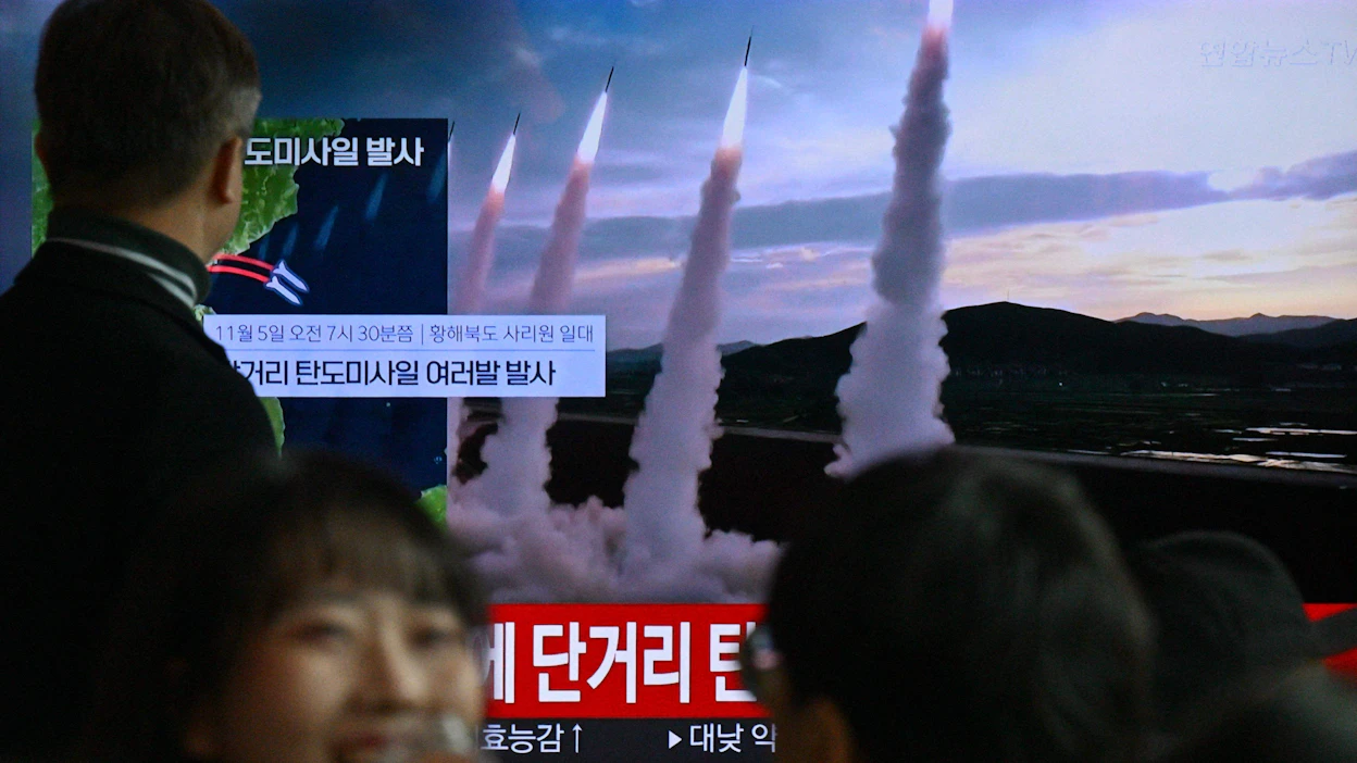 Pohjois-Korea laukaisi ainakin kaksi lyhyen kantaman ballistista ohjusta varhain tiistaiaamuna.
