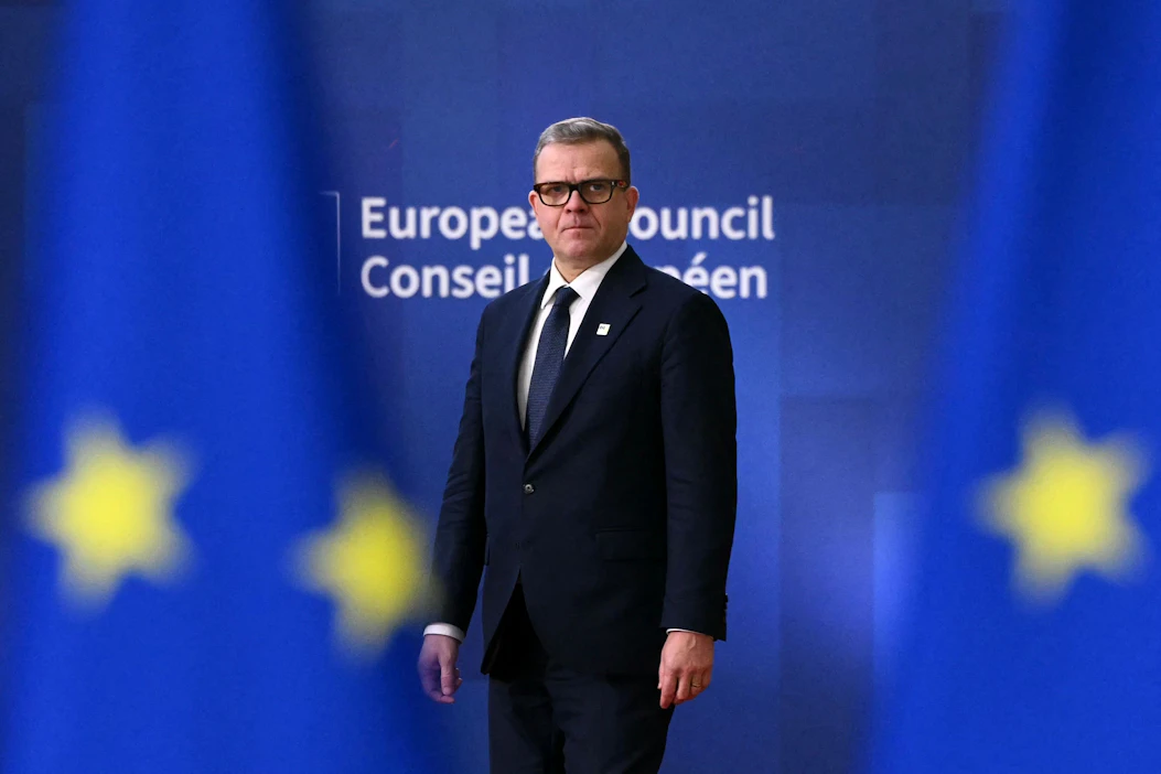 Pääministeri Petteri Orpo (kok.) myönsi toimittajille, että ratkaisu ei ollut se, mitä Suomi lähti hakemaan. LEHTIKUVA/AFP.