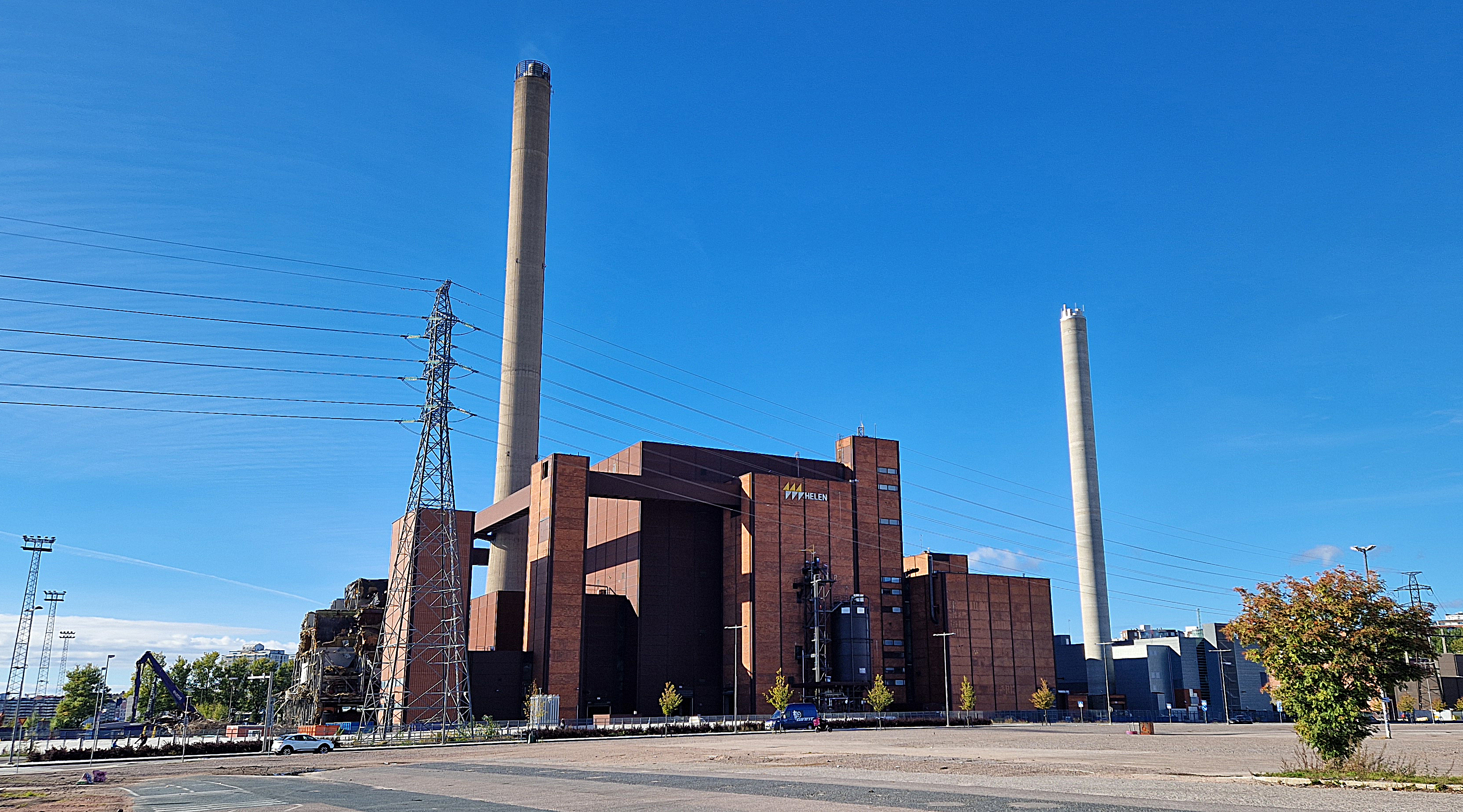 Pähkinänkuorien osoite on Helsingin energiantuotannosta vastaavan Helenin lämpövoimala. Kuvituskuva.