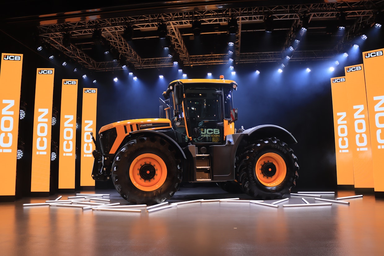Sustainable Toty 2023 -palkinto annettiin JCB Fastrac 4220 iCON -traktorille.