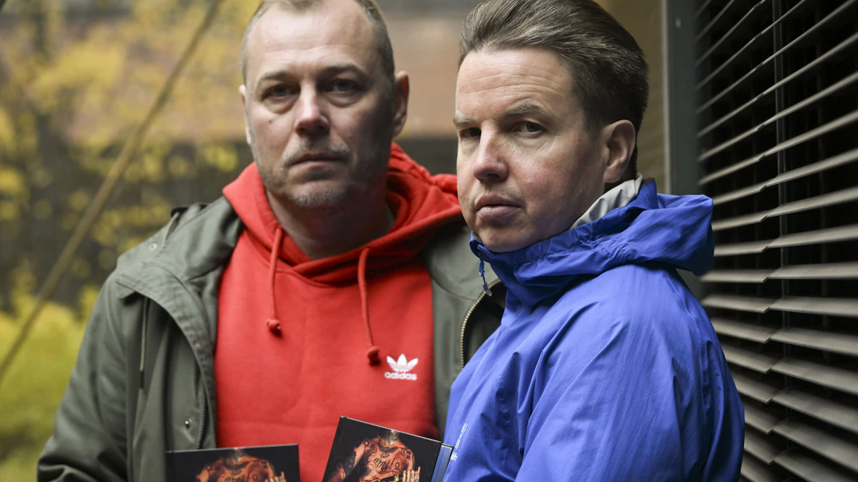 Janne Huuskosen (vas.) ja Janne Ranisen mukaan Ruotsin räptähtien arki muistuttaa sotatilaa, mutta Suomessa ongelma ei ole samalla tasolla. LEHTIKUVA / EMMI KORHONEN.