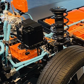 Komponenttipulan hellittäminen on lyhentänyt uusien autojen toimitusaikoja. Kuvassa uuden Volvo EX30:n tekniikka. 