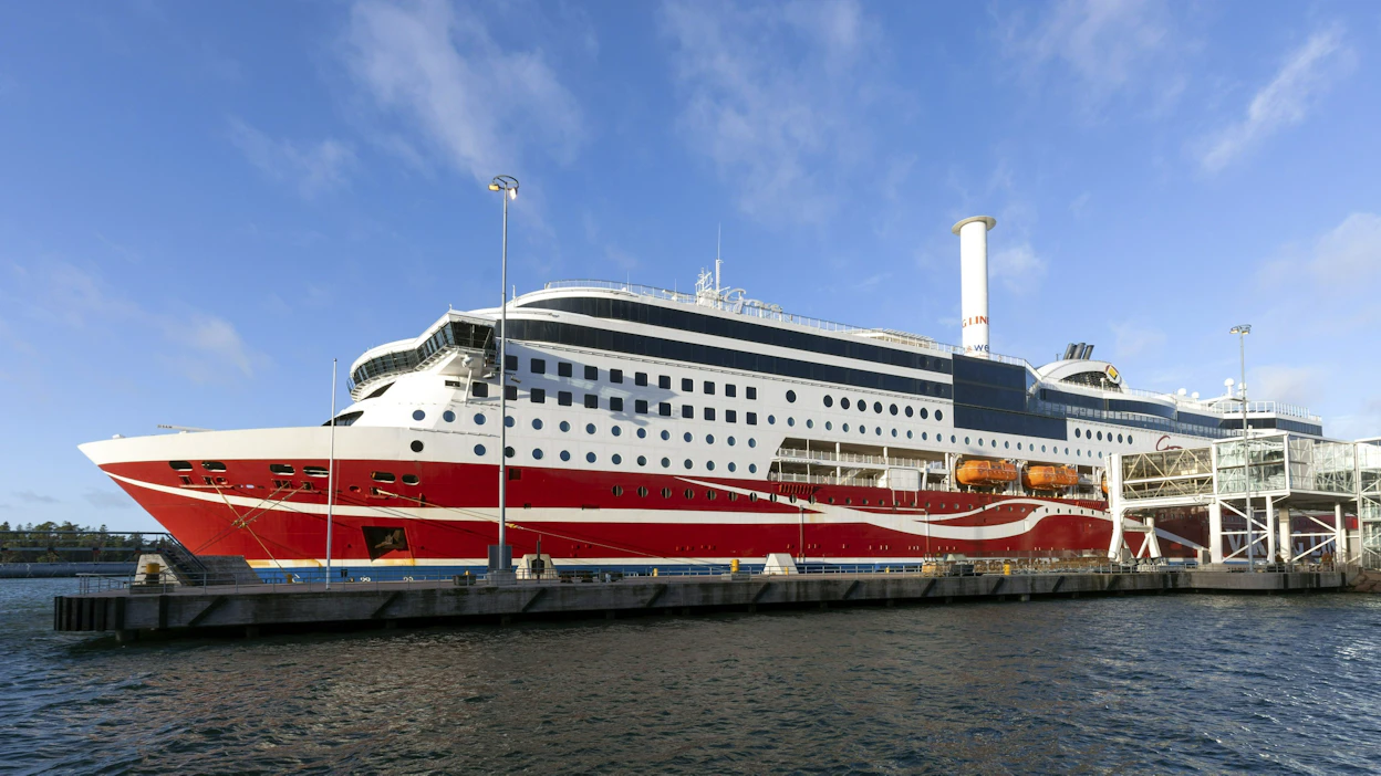 Viking Grace -risteilyalus ja saaristolautta ohittivat toisensa arviolta noin 15 metrin etäisyydeltä Ahvenanmaan saaristossa.