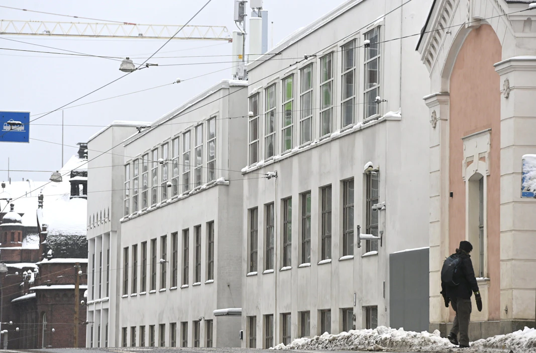 Venäjän kybervakoilu on suojelupoliisin mukaan yhä varteenotettava uhka. Kuvassa Supon väistötilat Katajanokalla Helsingissä. LEHTIKUVA / HEIKKI SAUKKOMAA.