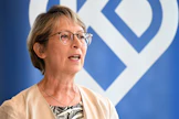Hallitusneuvotteluissa linjattiin, että hyvinvointialueille annetaan nyt työrauha, eikä merkittäviä muutoksia tehdä, Sari Essayah (kd.) sanoo. LEHTIKUVA / Jussi Nukari. 