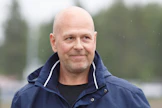 Valmennettavat treenaavat hyvin, ja lauantai kotiradalla voi tuoda menestystä, mutta Hannu Laakkosella on oman olkapään kanssa harmia. 