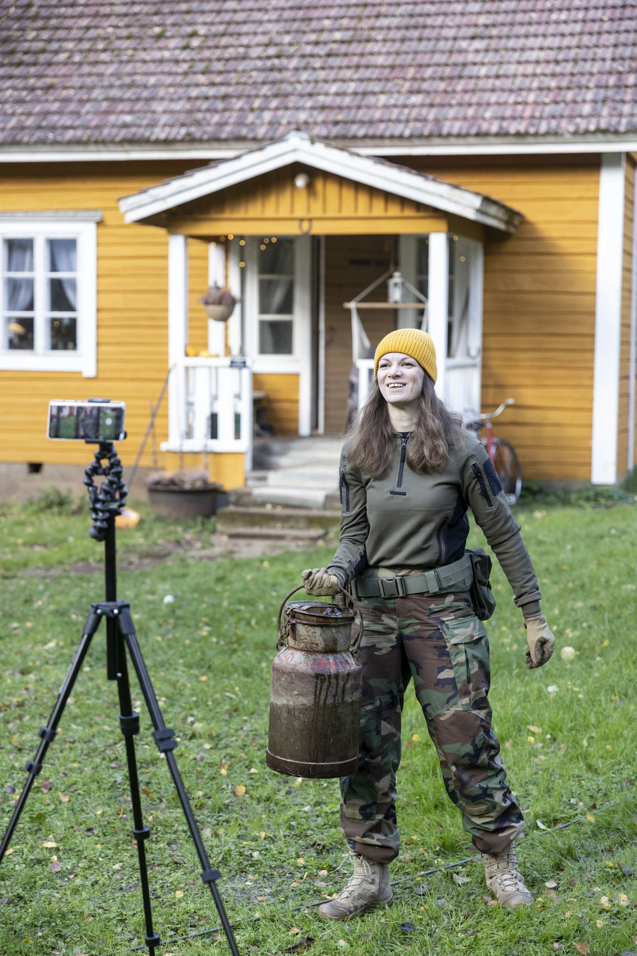 Someseuraajat näkevät, miten kuntoilu onnistuu vedellä täytetyllä maitotonkalla.