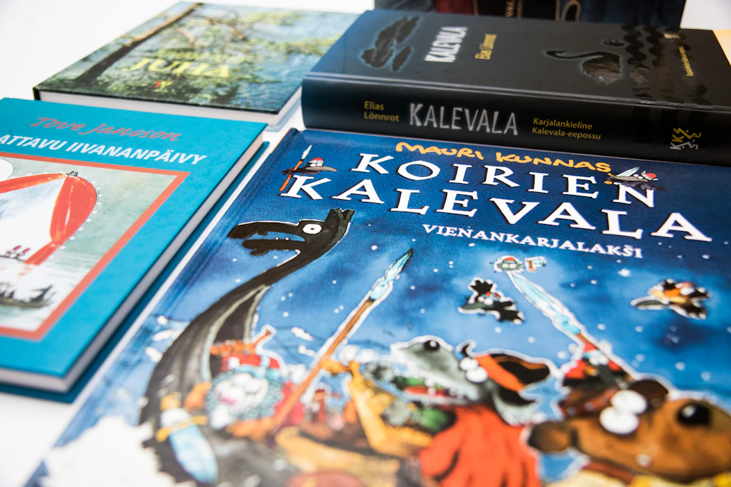 Väitöskirjassa kirjallisuuden käsite on ymmärretty laajasti, sillä se kattaa myös esimerkiksi elokuvan, sarjakuvan ja laululyriikan.