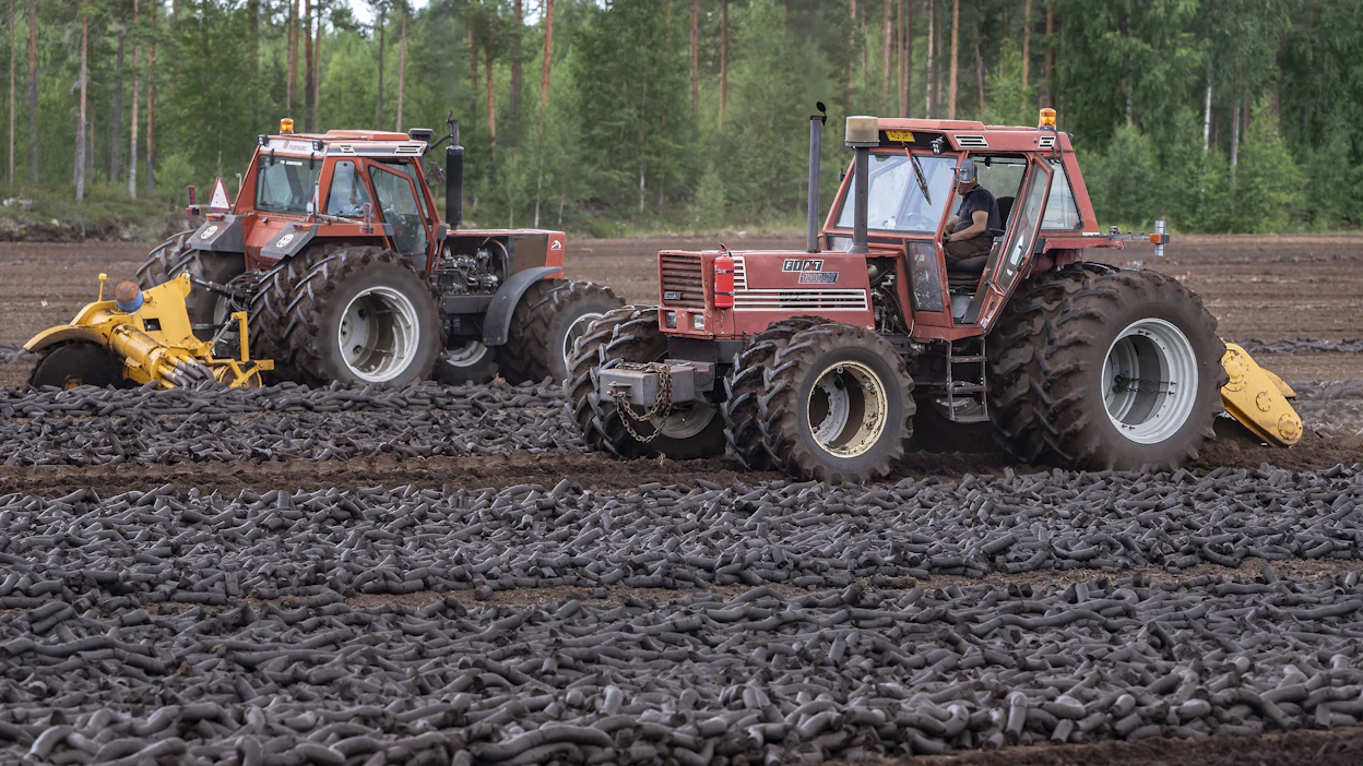 Suomalaisilla turvesoilla käytettyjä traktoreita on viety satamäärin Irakiin. Erityisen haluttuja ovat olleet 1980-90- luvun Fiatit.