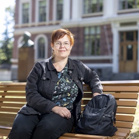 Tamperelainen Liisa Huhta on työskennellyt lähes 13 vuotta lukion opinto-ohjaajana. Hän on myös kahden nuoren äiti.