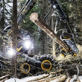 Metsäteollisuus ry:n jäsenet tekivät puukauppoja yksityismetsissä viime vuonna kolme prosenttia vähemmän kuin edellisenä vuonna.