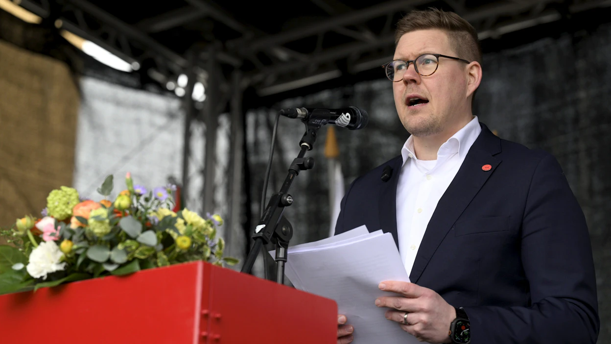 Oppositiopuolue SDP:n puheenjohtajan Antti Lindtman piti puheensa Helsingissä Kansalaistorilla työväen vappujuhlassa vapunpäivänä. LEHTIKUVA / Vesa Moilanen.