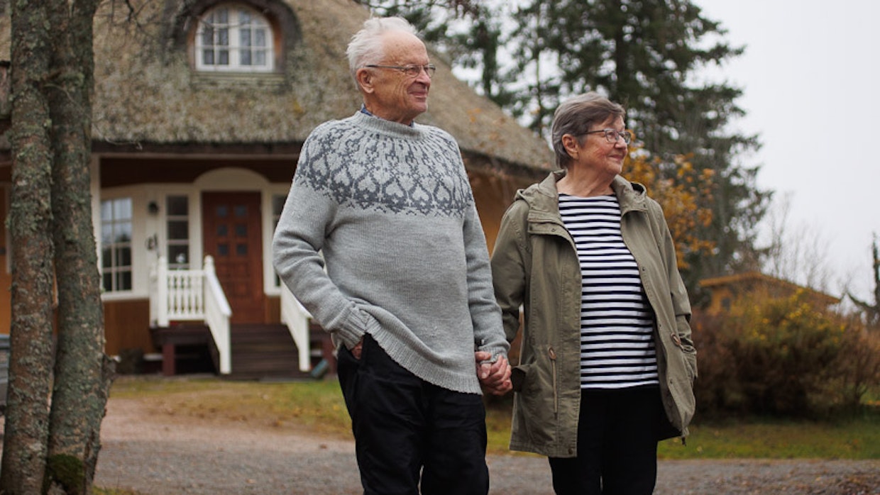 Eläkeläispariskunta ei näe mitään järkeä siinä, että autottomia ikäihmisiä aletaan pallotella Kela-takseilla kymmenien ja jopa satojen kilometrien päähän.