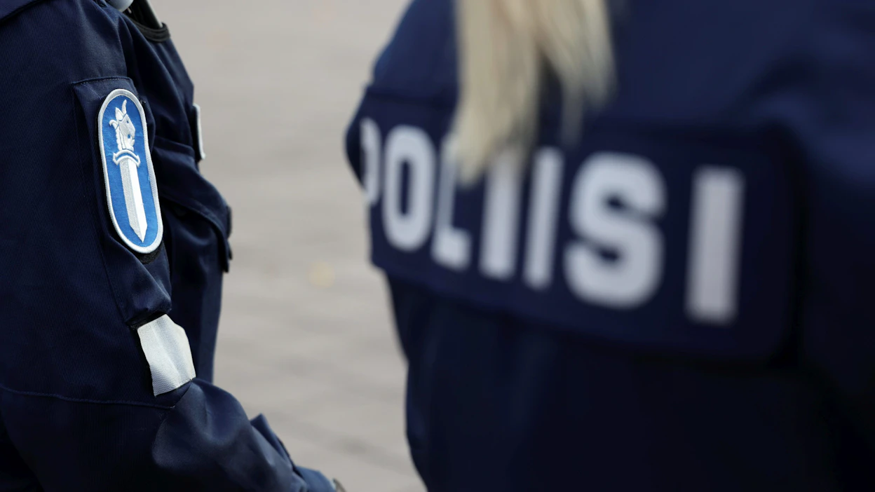 Alustavien tietojen mukaan mönkijä suistui metsätieltä ja kaatui vieressä olevaan puroon. ANNI SAVOLAINEN / LEHTIKUVA.