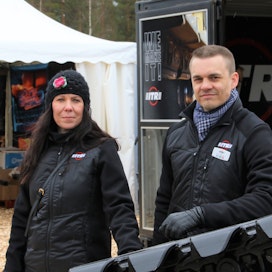 ITR Häggblom Oy:n myyntijohtaja Mari Huuki ja toimitusjohtaja Markus Jansson Maxpo-näyttelyssä Hyvinkäällä.