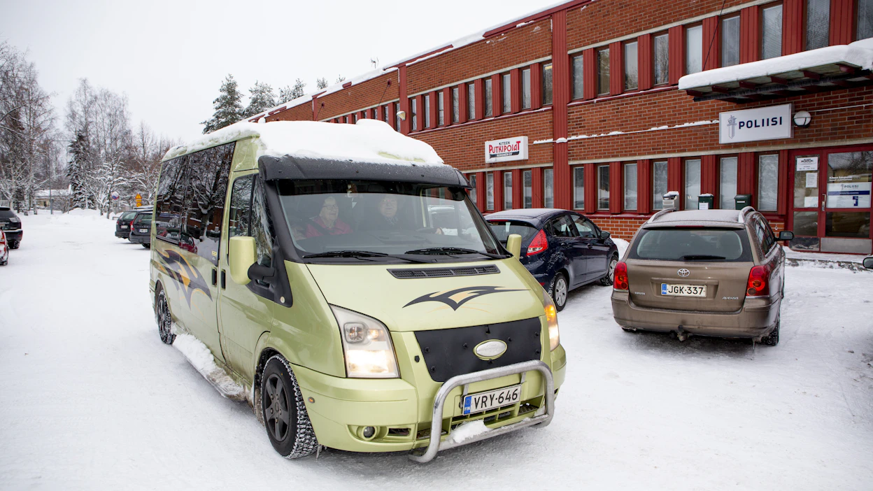 Kehitystyön ohella maaseutupoliittisen selonteon tarkoitus on varmistaa, ettei lainsäädännön sivuvaikutuksena koidu hallaa maaseudun elinvoimalle, kuten kävi liikennepalvelulain uudistuksessa takavuosina. Kuvituskuva.