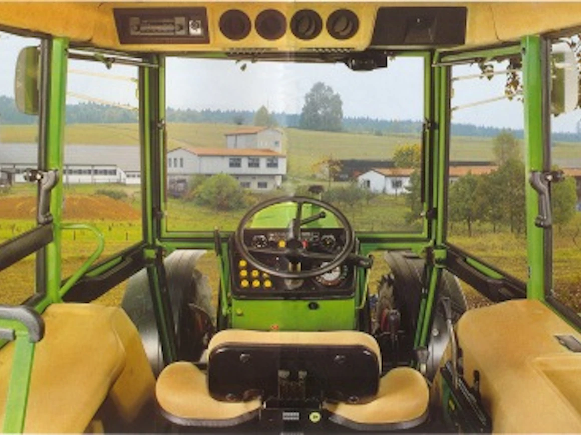 88Fendt308ohjaamo