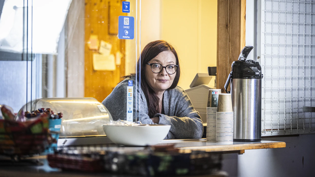Nokian jäähallin kahvio on käynyt tutuksi Johanna Kyrkölle myös tiskin takaa nähtynä.