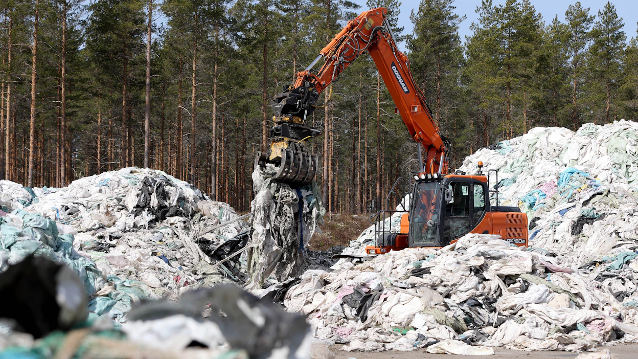 Maataloudessa syntyvä muovijätettä käsitellään muun muassa Clean Plastic Oy:ssä.