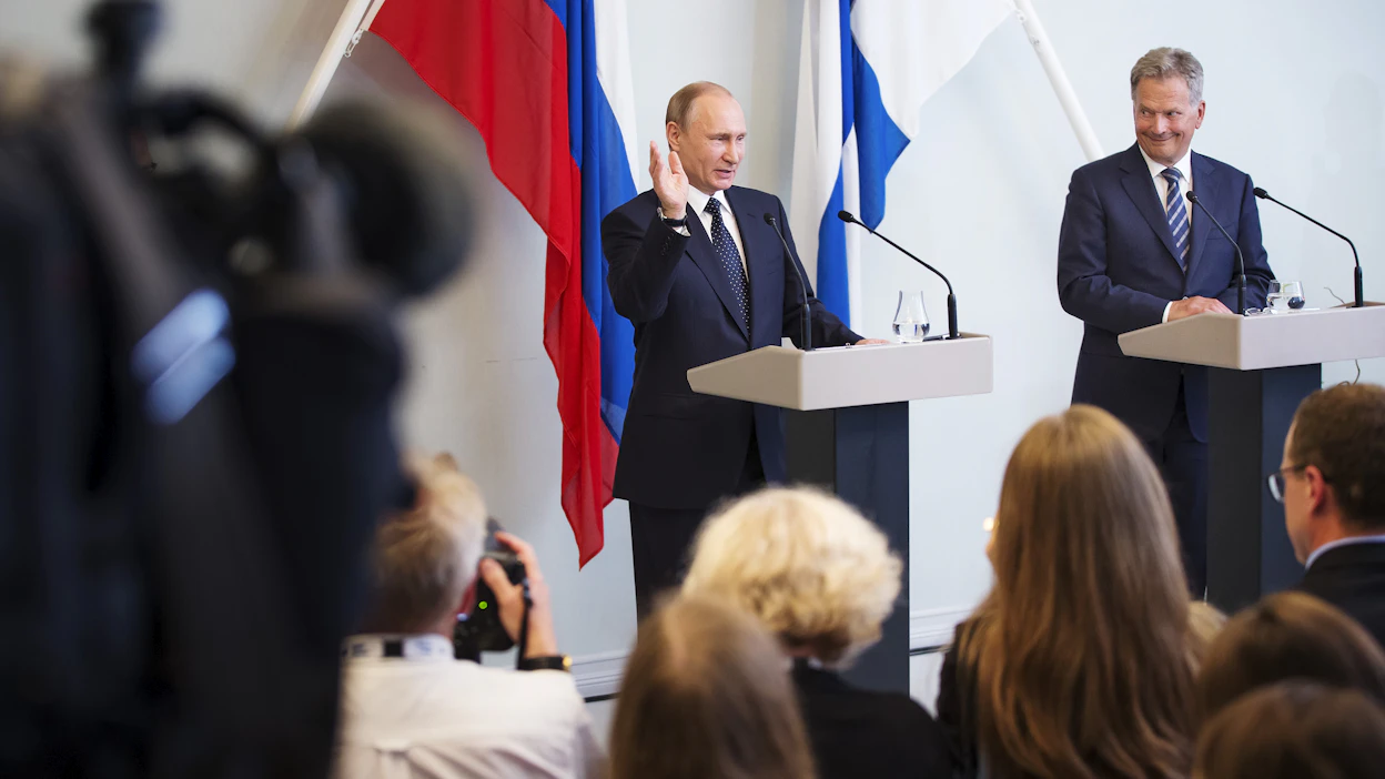 Tasavalan presidentti Sauli Niinistö tapasi Venäjän presidentin Vladimir Putinin vuonna 2017 Punkaharjulla. Sen jälkeen on maiden suhteissa tapahtunut paljon. Nyt suhteet ovat poikki ja tulevaisuudessa uusien suhteiden rakentaminen lähtee uudelta pohjalta.