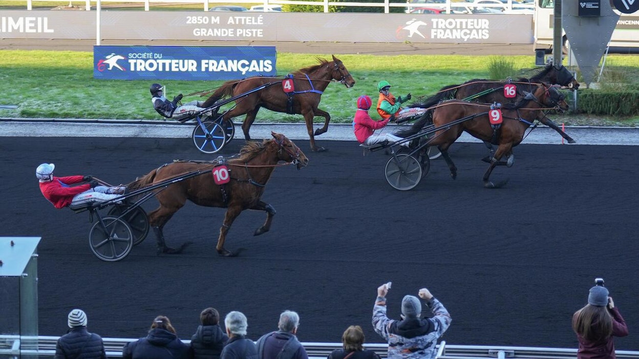 Kenzo Benois (4) sijoittui uudenvuoden aattona Vincennesissä kolmanneksi.
