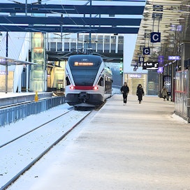 AKT:n poliittinen lakko pysäytti julkisen liikenteen eri puolilla Suomea 14.12. Seuraavaksi lakkoon menee Teollisuusliiton ja Pron sopimusten alaisia toimipaikkoja helmikuun alussa. 