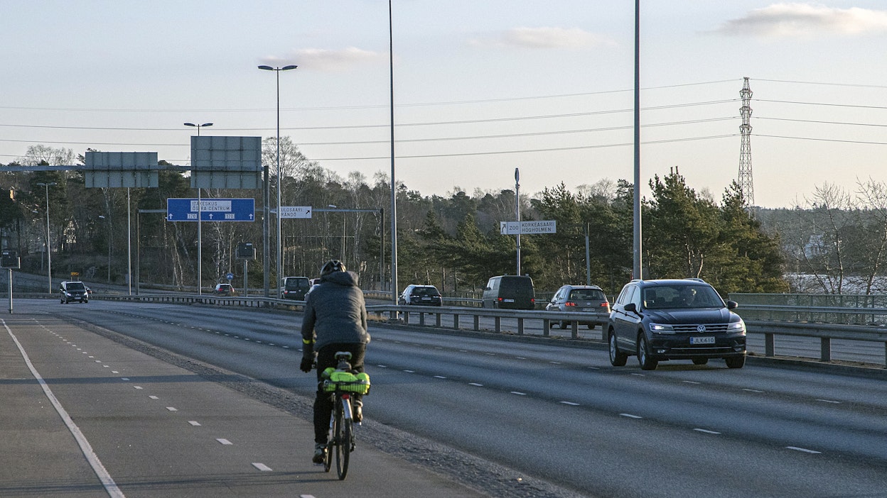 Kaupungissa lyhyet matkat taittuvat nopeimmin polkupyörällä.