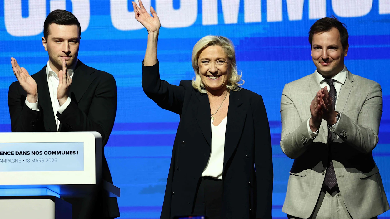 Ranskan seuraava presidentti voi olla kansallisen liittouman voimahahmo Marine Le Pen (keskellä) tai nuori puoluejohtaja Jordan Bardella (vasemmalla). Kuvassa lisäksi Achille Bisiaux.