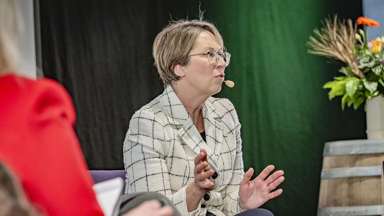 Essayah esittää kertaluonteisen ajoneuvoveron poistamista, jotta autokantaa saataisiin uudistettua. Kuva Sarka-messuilta 2026.