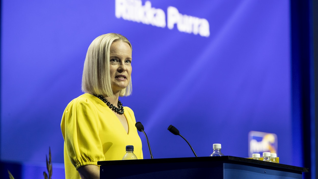 Puheenjohtaja Riikka Purra avasi kokouksen moittimalla rajusti mediaa.