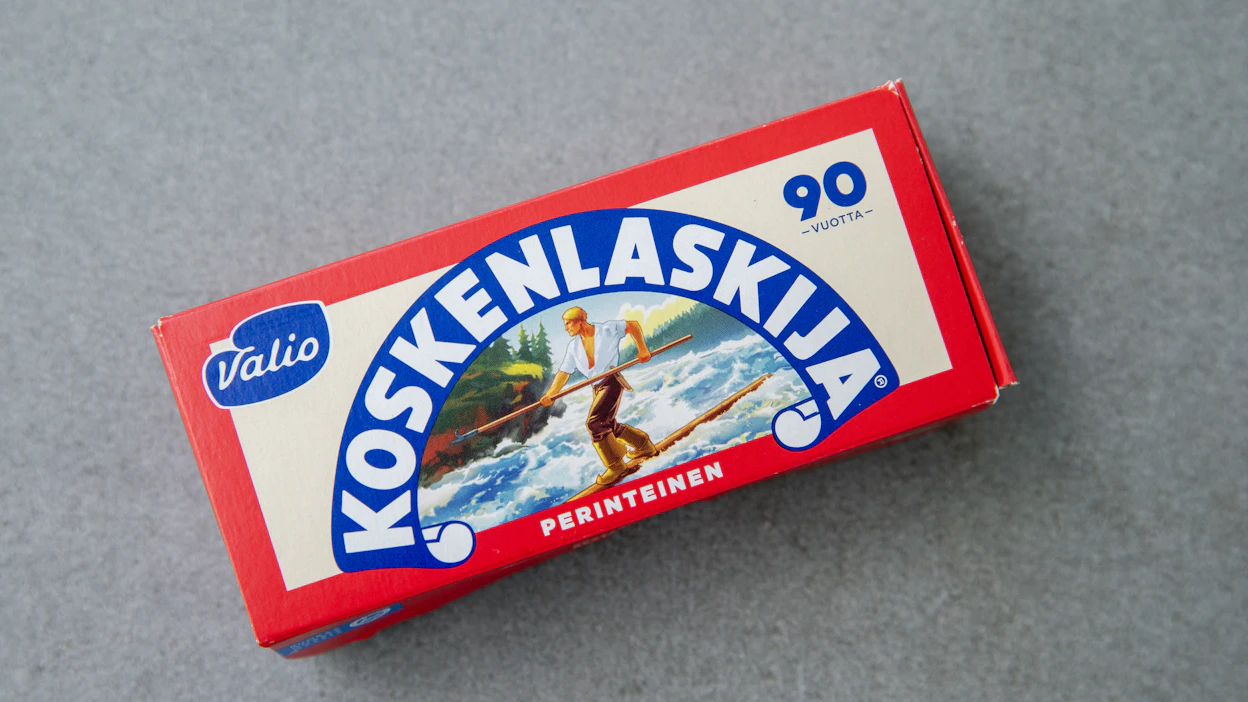 Ruotsin Lidlin Suomi-viikoilla tarjouksessa oli muun muassa Koskenlaskija-sulatejuustoa.