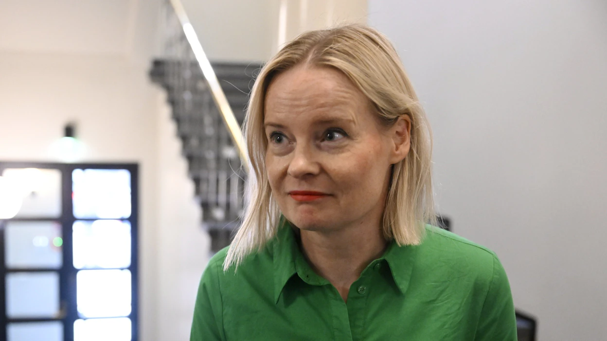 Vihreiden eduskuntaryhmä kannatti esitystä ja esitti puolestaan epäluottamusta valtiovarainministeri Riikka Purralle (ps.).