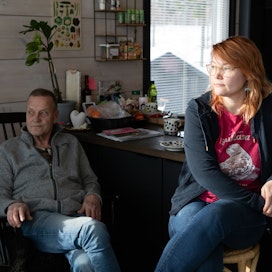Metsäkeskustelu käynnistyi Partasen perheessä Jukan aloitteesta. Hanna-Maria ohjasi keskustelun, jossa jokainen sai kertoa metsäsuhteestaan.