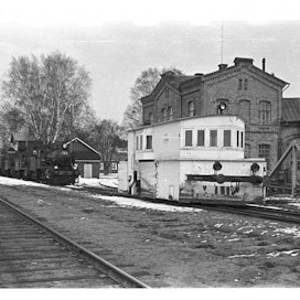 Kuvassa on Hanko–Hyvinkää -rautatien asema- ja varikkoalue (nykyisin Suomen Rautatiemuseo). Kuva on otettu 1960-luvulla.