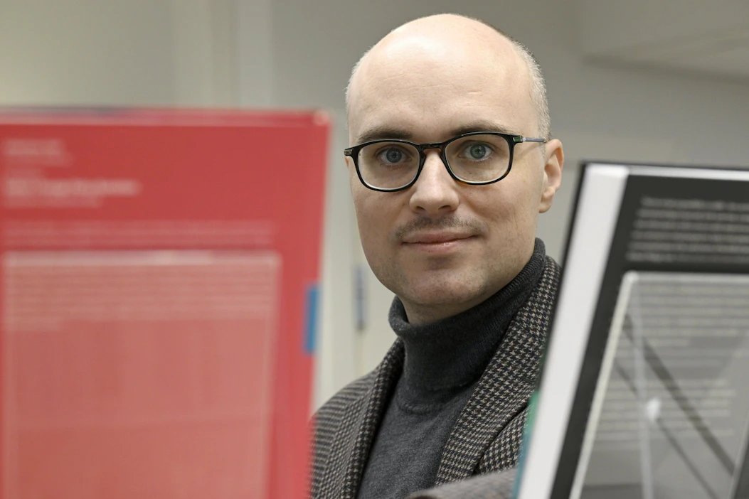 Tutkija Ryhor Nizhnikau ei usko hetkeäkään, että Venäjä hyväksyisi Yhdysvaltain ja Ukrainan neuvotteluissa sorvatun ehdotuksen 30 päivän aselevosta. LEHTIKUVA / Markku Ulander.