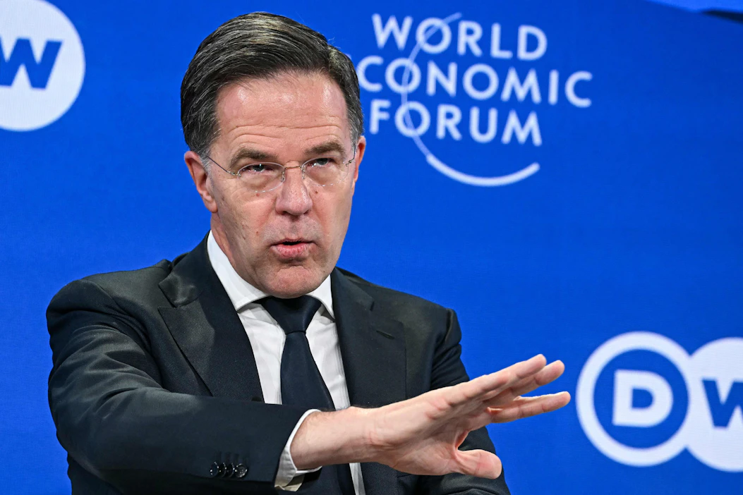 Naton pääsihteeri Mark Rutte tapasi Yhdysvaltain presidentin Donald Trumpin keskiviikkona Davosissa. AFP/LEHTIKUVA.
