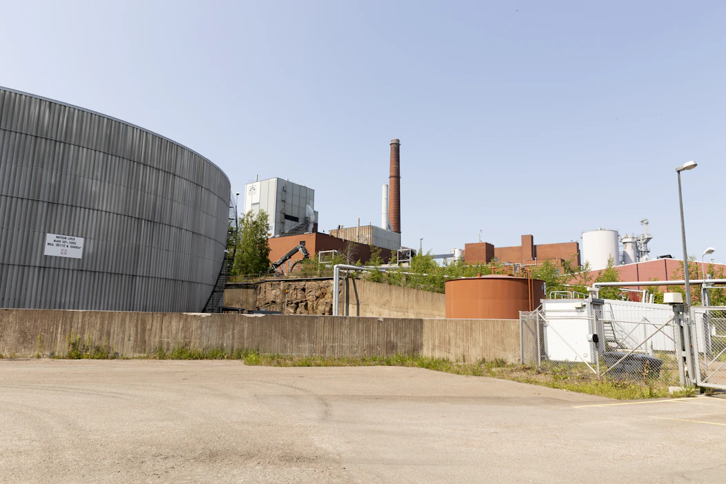 Stora Enso tiedotti kesäkuussa 2023 aikeistaan sulkea Sunilan sellutehdas. Päätös varmistui syyskuun alussa.