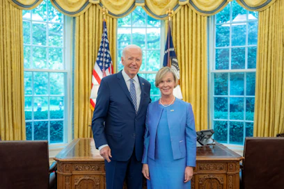 Leena-Kaisa Mikkola on jo ehtinyt tavata supervallan väistyvän johtajan, presidentti Joe Bidenin Valkoisessa talossa Washingtonissa.