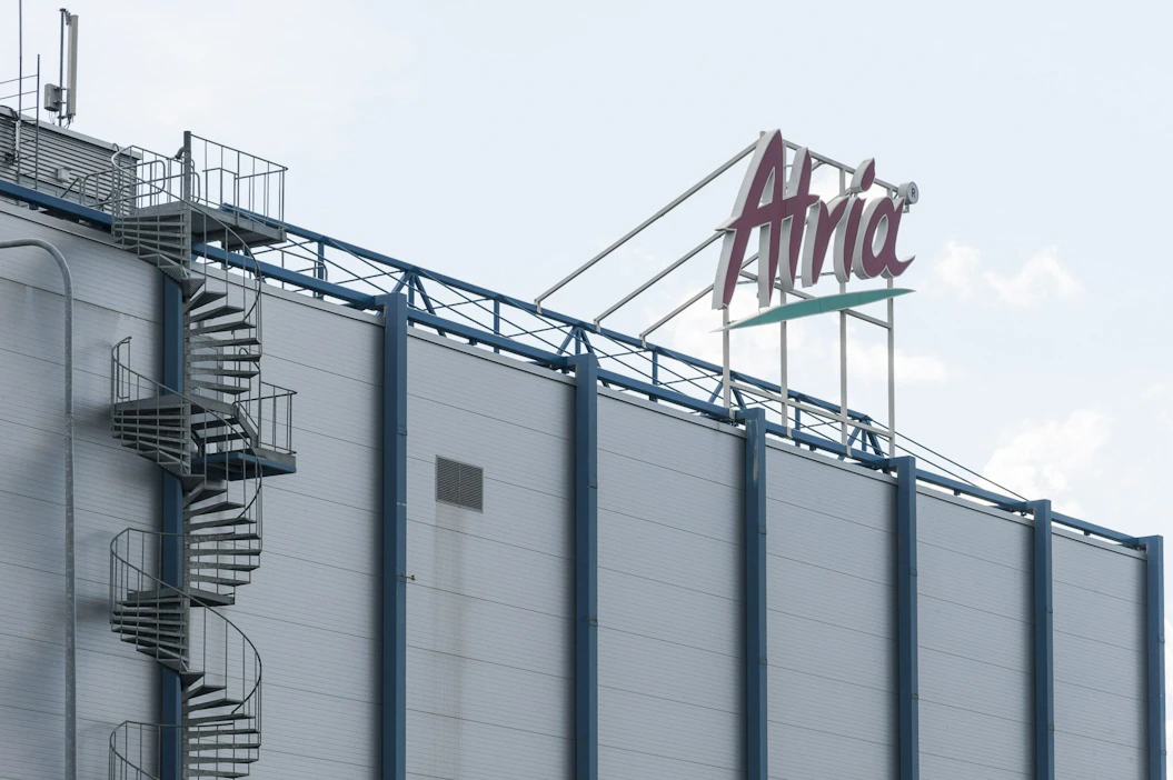 Elokapina kertoi aiemmin tiedotteessa pysäyttäneensä rekan Atrian tehtaalla. LEHTIKUVA / Timo Aalto .