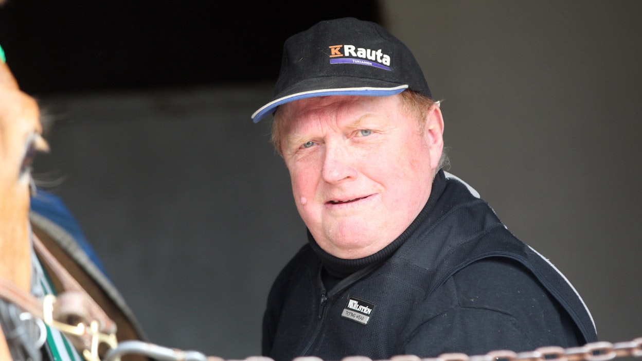 Raineri Puikkonen on urallaan voittanut ohjastajana lähes 1600 ravilähtöä.