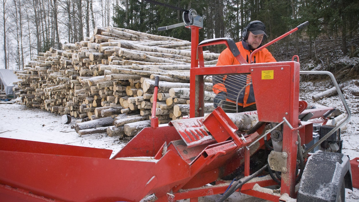 Koivukuitupuuta on päätynyt klapeiksi suuria määriä nykyisellä hinnoittelulla.