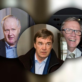 Entisen keskustapoliitikot Seppo Kääriäinen, Timo Kalli ja Juha Korkeaoja haluavat puolueen pysyvän hallituksessa.