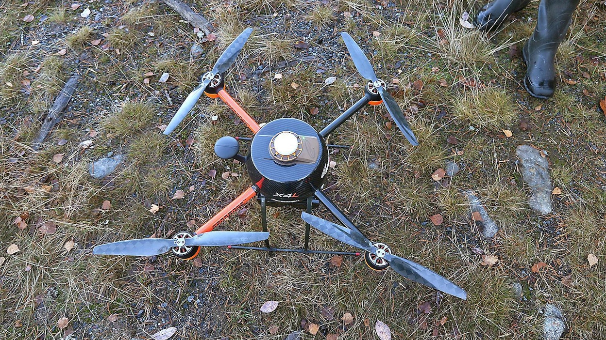 Kuvauksia tehdään tällä hetkellä GeoDrone X4L -mallilla, joka on valmistajansa VideoDrone Finland Oy:n pienempi malli. Hiilikuiturunkoisen dronen maksimi lentopaino on 6,4 kiloa ja lentoaika mittauksissa on ollut tunnin luokkaa. Drone on varustettavissa erityyppisillä kameroilla ja antureilla.