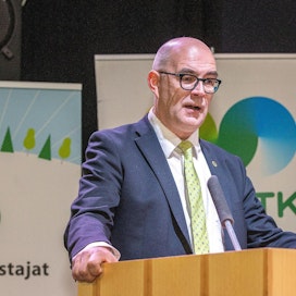 MTK:n metsävaltuuskunnan puheenjohtajan Mikko Tiirolan mukaan hallituksen olisi pitänyt jo kuukausia sitten saada aikaan linjaus EU:n metsäkysymyksissä.